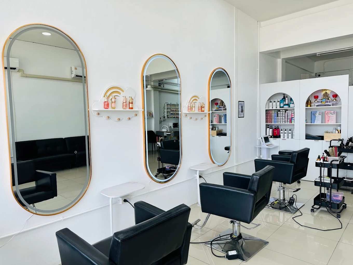 The Crystal Hair And Beauty Studio - เดอะ คริสตัล แฮร์ แอนด์ บิวตี้ สตูดิโอ